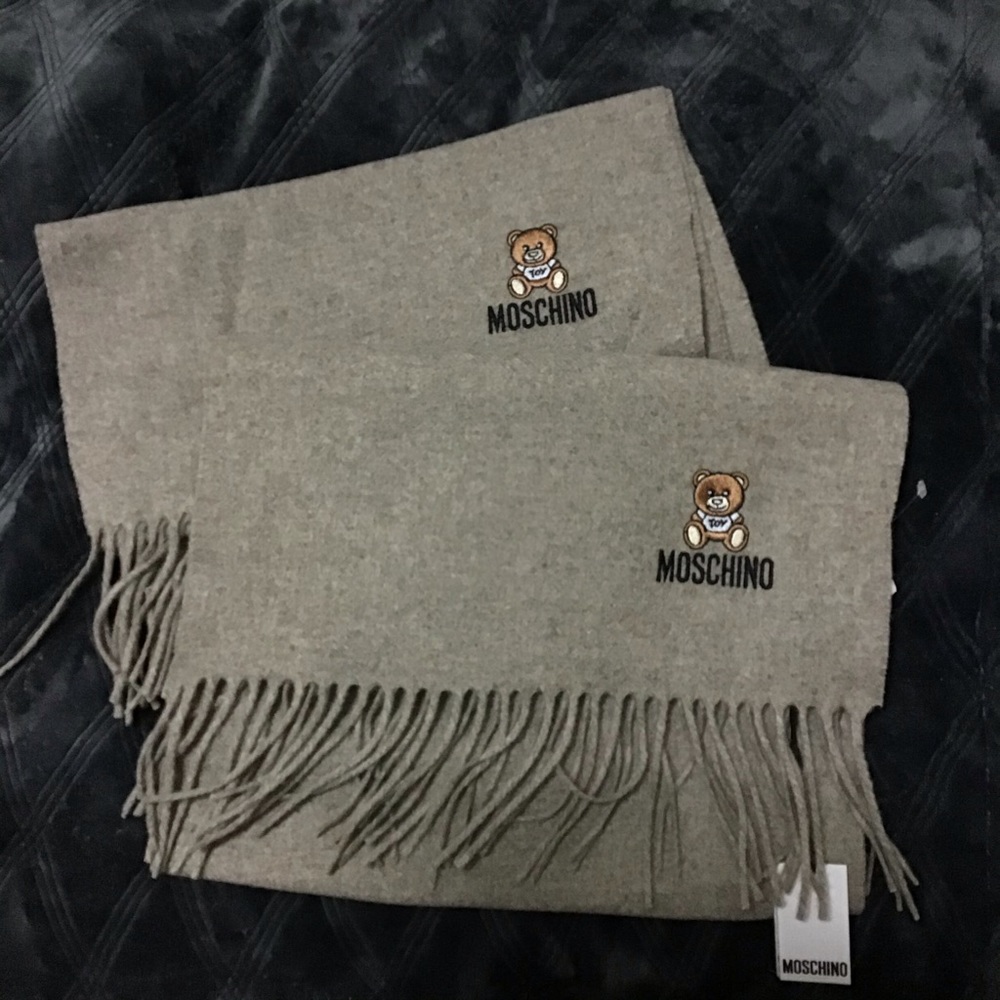 Moschino scarf